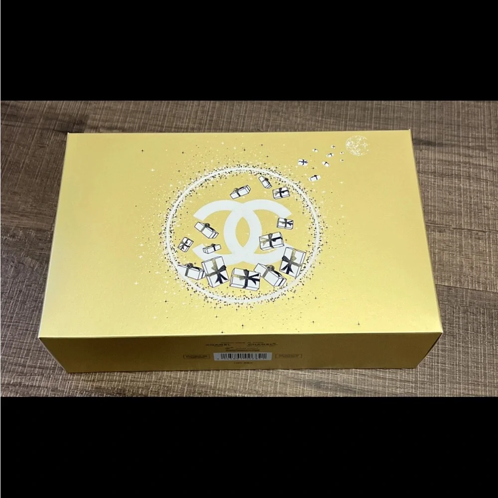 NIB! CHANEL HOLIDAY GIFT SET ON THE GO MOISTURE 2023 - Picture 3 of 5